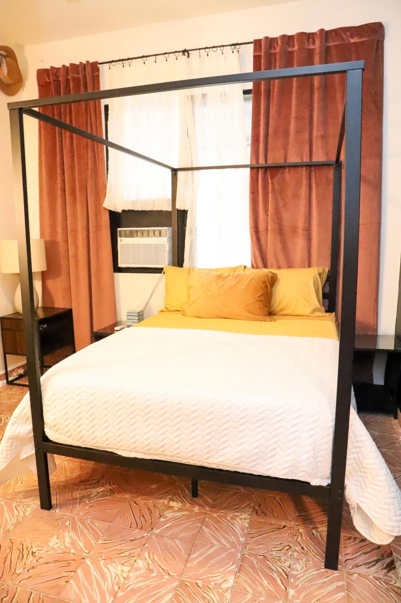 Private In Duplex 4 Bath Fq Beds 1-3ppl Habitación en casa particular *