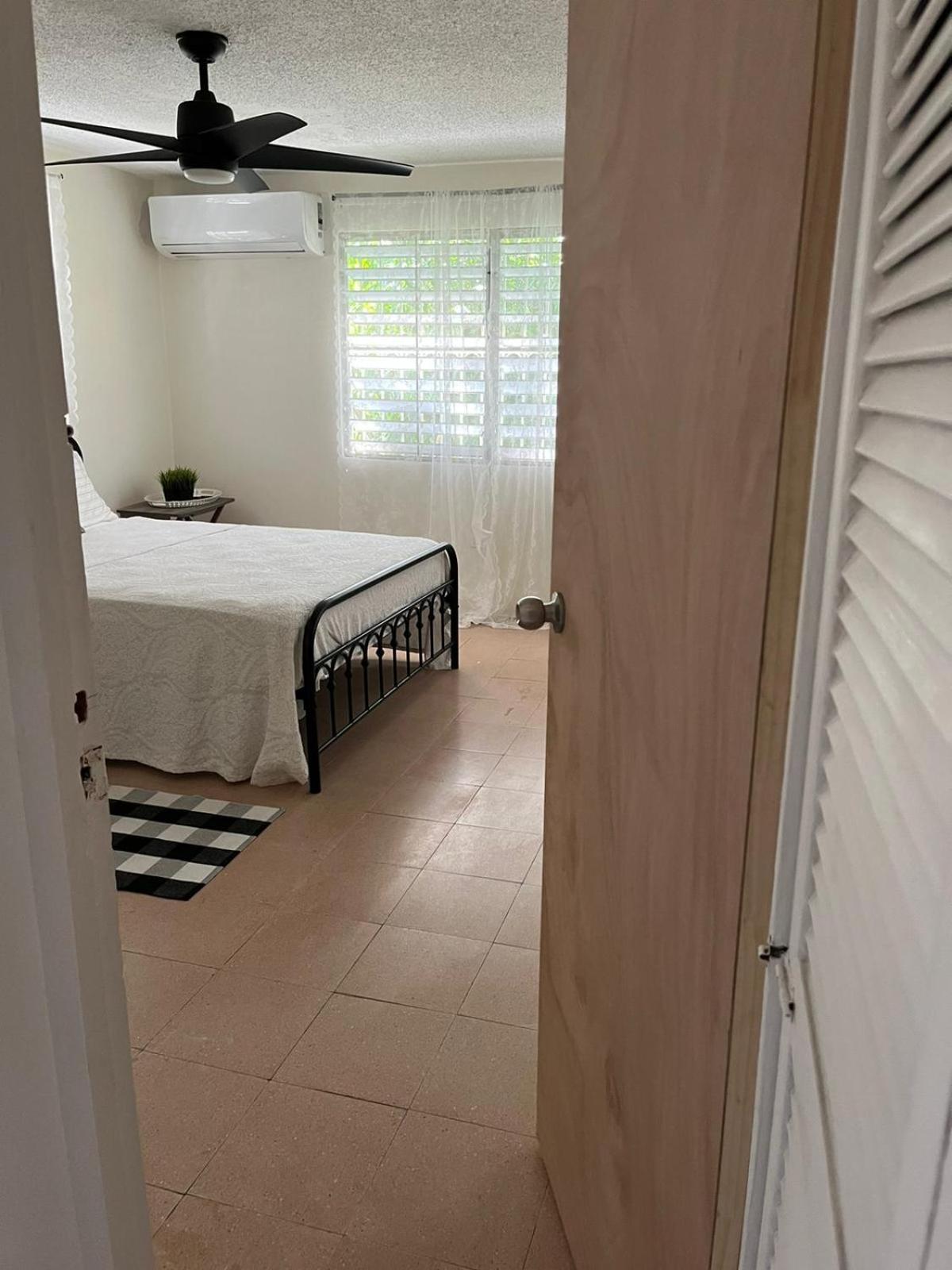 Private In Duplex 4 Bath Fq Beds 1-3ppl Habitación en casa particular *
