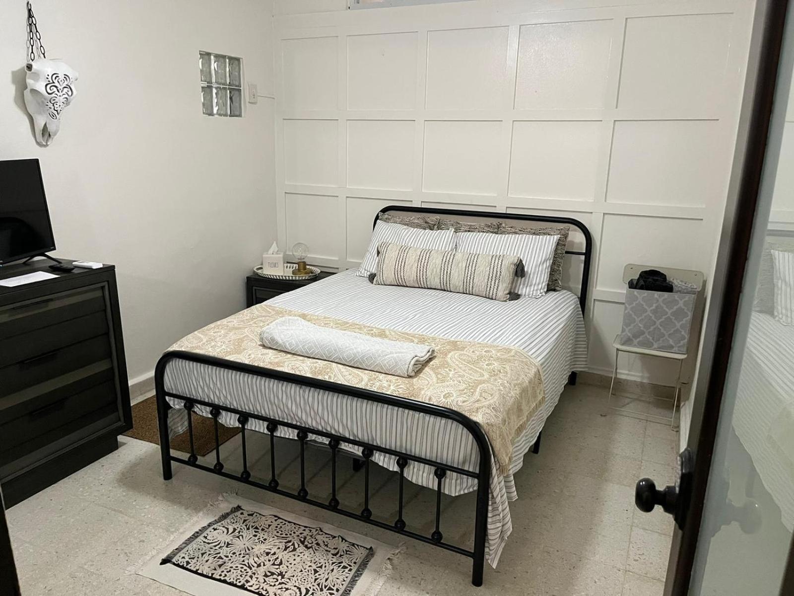 Private In Duplex 4 Bath Fq Beds 1-3ppl Habitación en casa particular