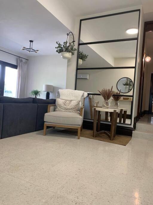 Private In Duplex 4 Bath Fq Beds 1-3ppl Habitación en casa particular *